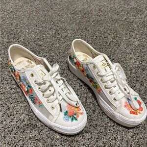Embroidered White Sneakers size 5 Keds